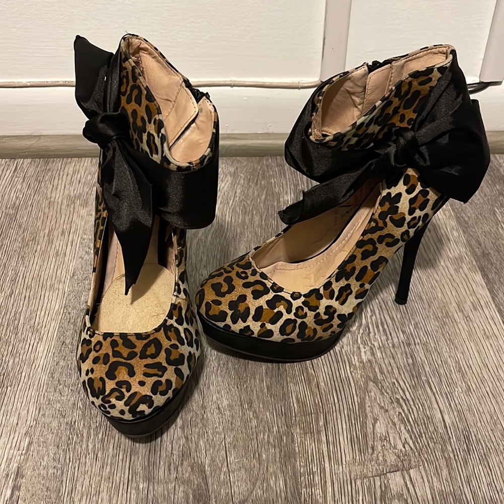 Cheetah Bow Pumps